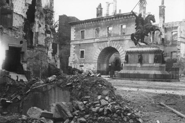 Ruines de Falaise - Archives D-Day
