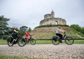 A vélo devant le château de Gisors