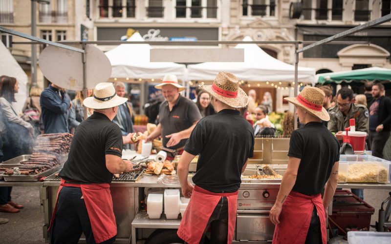 Stand de grillade à la Fête du Ventre à Rouen