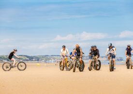 Fatbike sur la plage d'Omaha - © Thierry Houyel