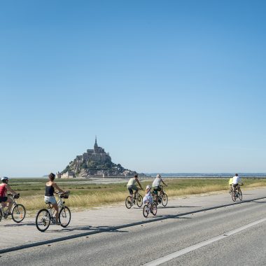 Faire du vélo au Mont-Saint-Michel