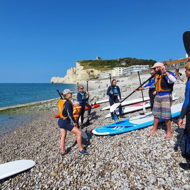 échauffement avant la sortie en paddle à Etretat