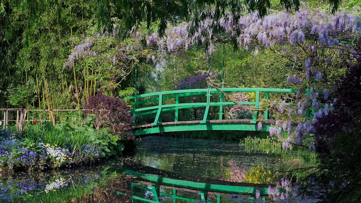 Pont japonais dans les jardins de Claude Monet à Giverny